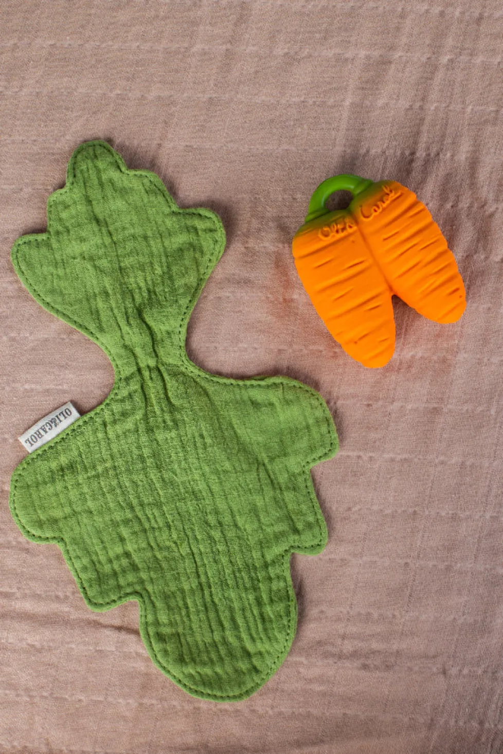 Oli & Carol Cathy the Carrot Mini Doudou Teether