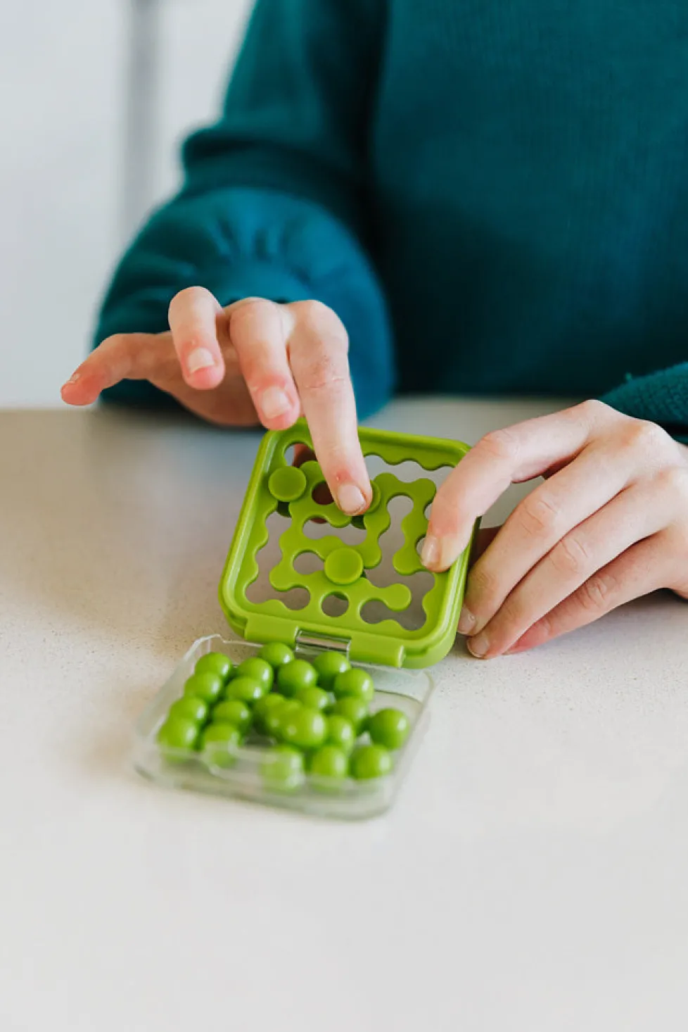 Smart Games & Toys IQ MINI Puzzle Game