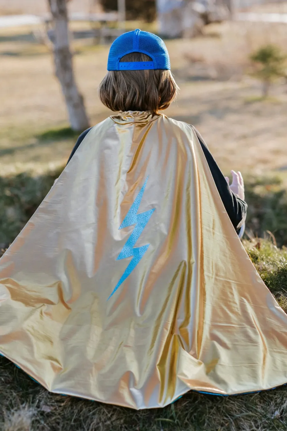 Great Pretenders Reversible Blue Lightning Holographic Cape 5/6