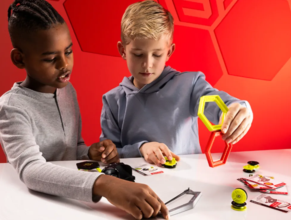 Fat Brain Toys® Magshuto Stunt Park