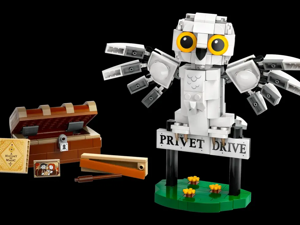 LEGO® Harry Potter™ Hedwig™ at 4 Privet Drive 76425